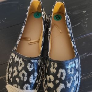 Womens NAUTICA flats. Size 8